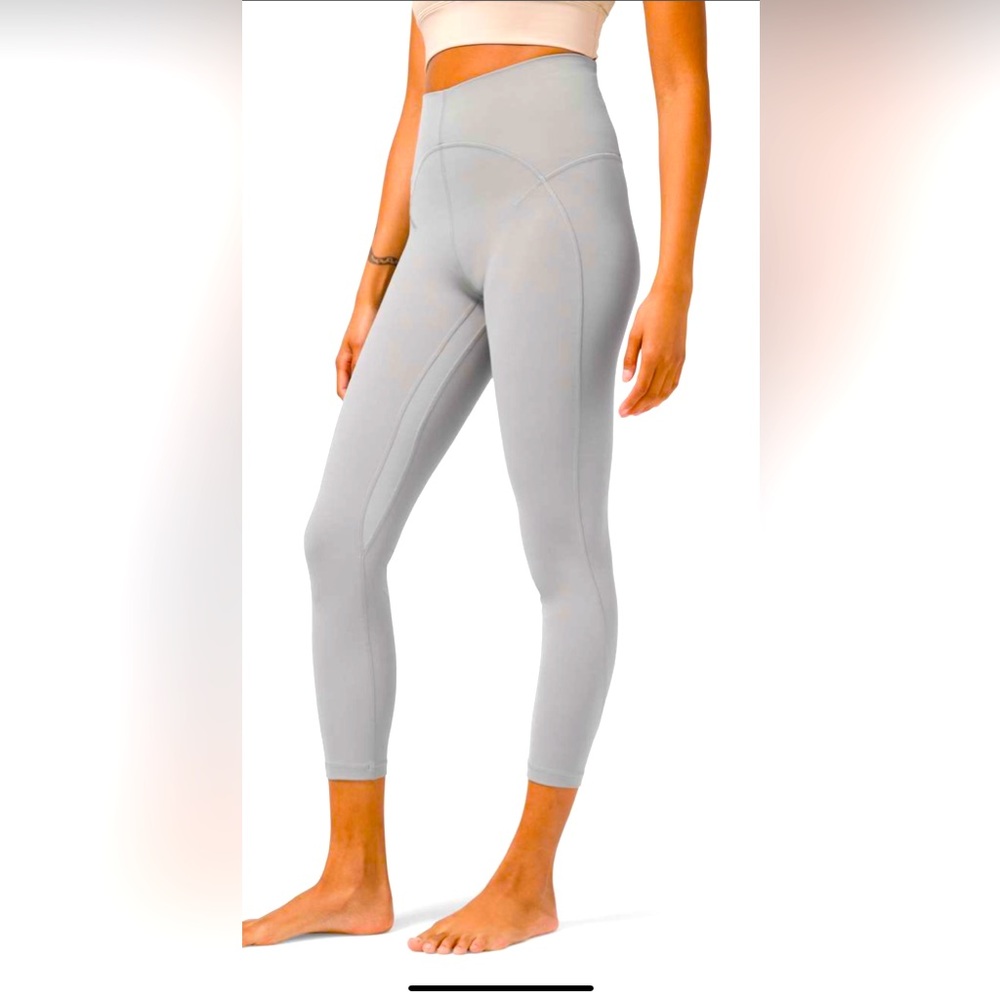 Lululemon Rare finding Unlimit HR leggings 25" new size 4